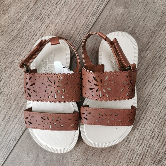2/$20 Oshkosh B'gosh toddler girls sandals size 6 - Picture 2 of 4